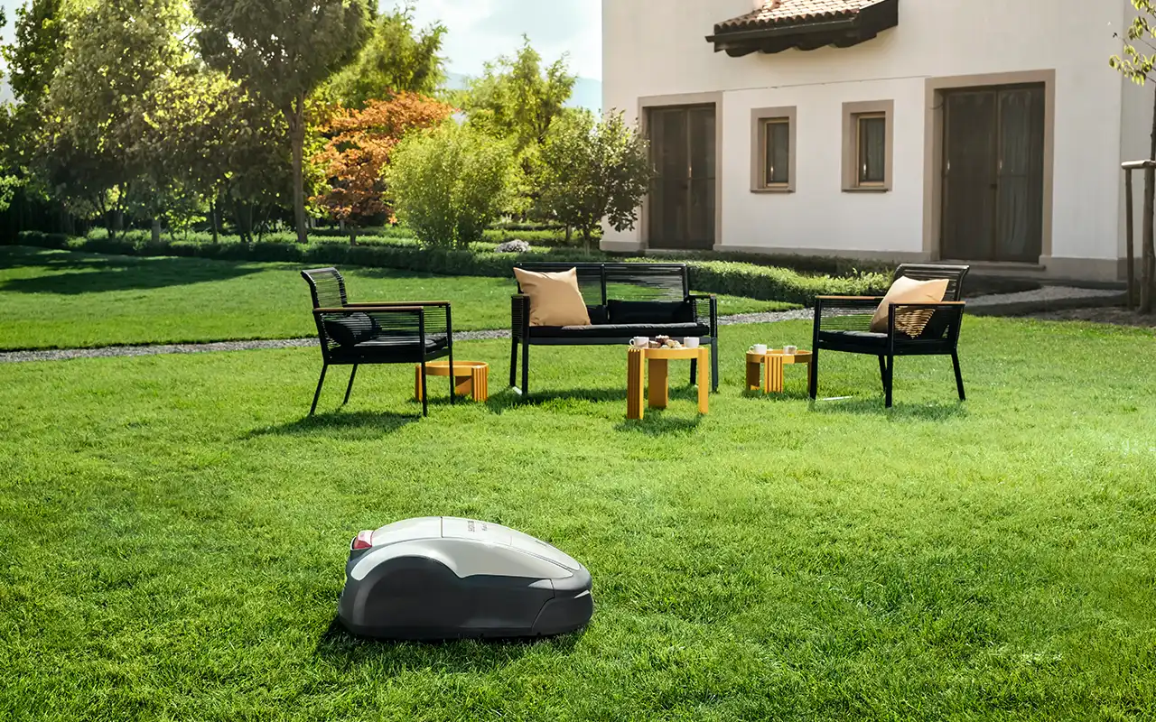 Honda Miimo robotgräsklippare klipper gräsmattan med hinder