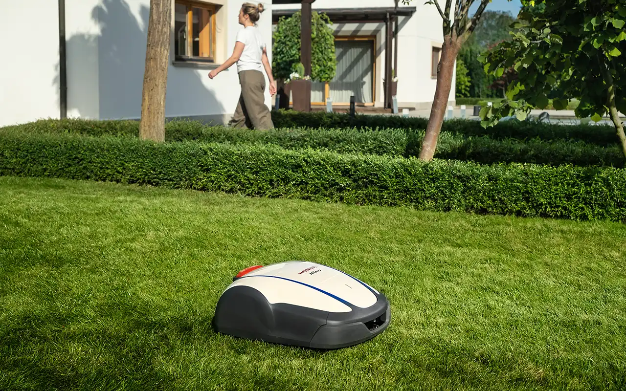 Honda Miimo robotgräsklippare klipper gräsmattan i mindre villaträdgårdar